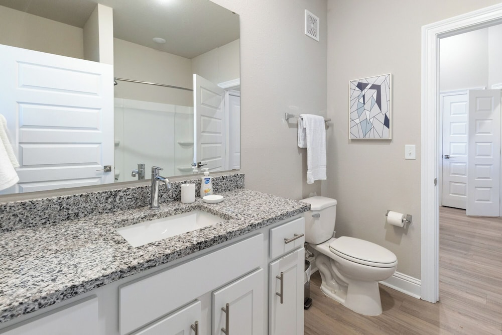 Landing Apartments Near North Okaloosa Medical Center