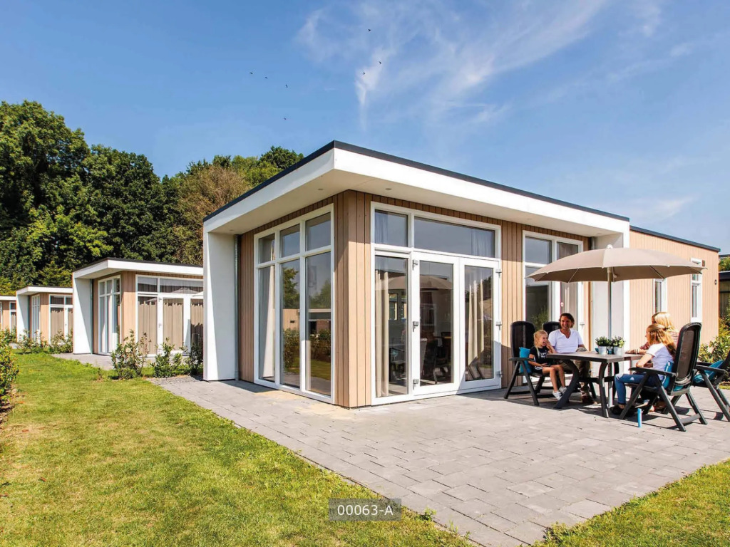 Nice chalet with dishwasher, in a holiday park in the middle of De Veluwe