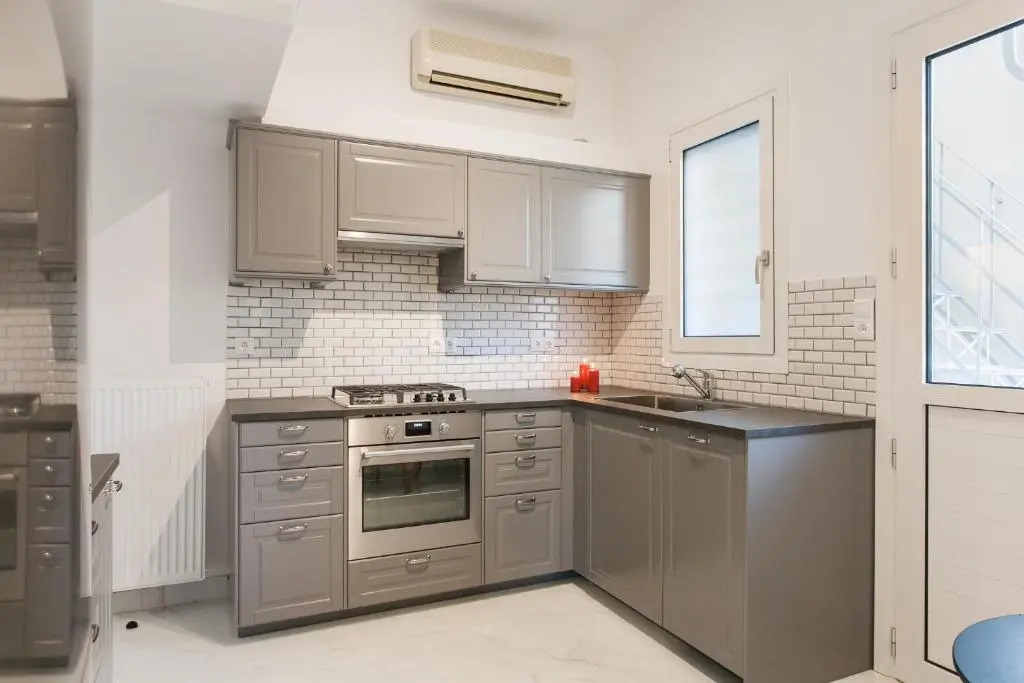 HIGHEND 2BDR Full APT/ IDEAL LOCATION (and Netflix)
