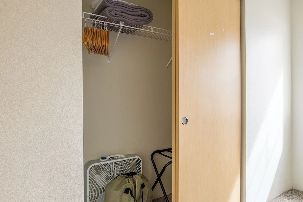 Eastside 1 & 2 BR Apts with balcony by Frontdesk