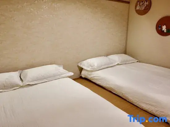 "Jiale"  2-7 people, 2 bedrooms, 1.5 bathrooms, 1 living room, 1 kitchen
