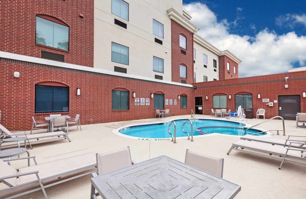 Holiday Inn Express & Suites Longview South I-20 by IHG