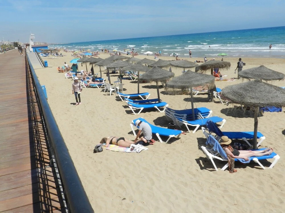 Studio in Torrevieja - Alicante, With Pool Access, Enclosed Garden and