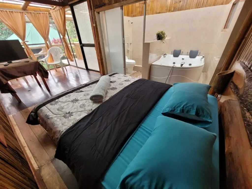 Mindo GlamBird Glamping & Lodge