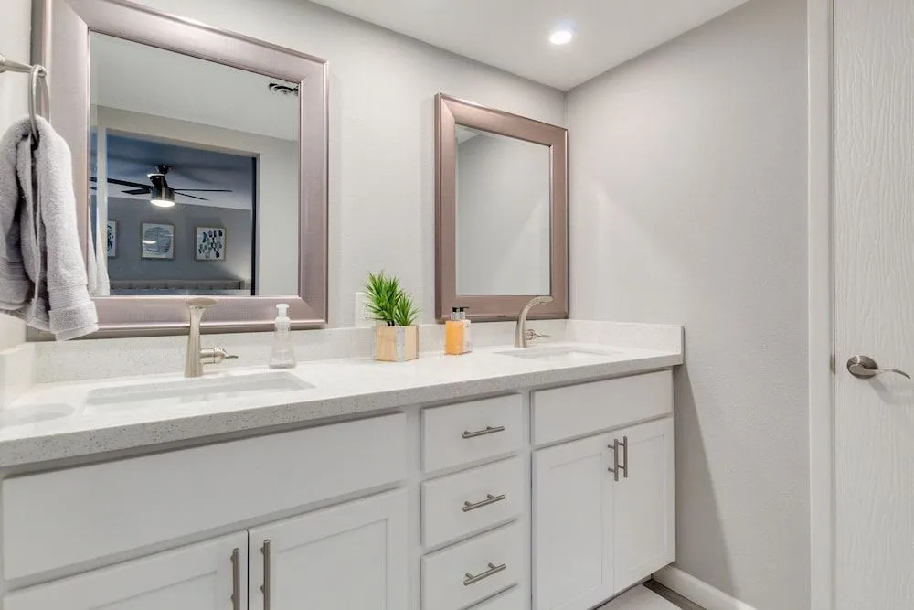 Luxury Scottsdale home w/ Heated Pool, Spa, Putting Green, fire pit, & more! by RedAwning