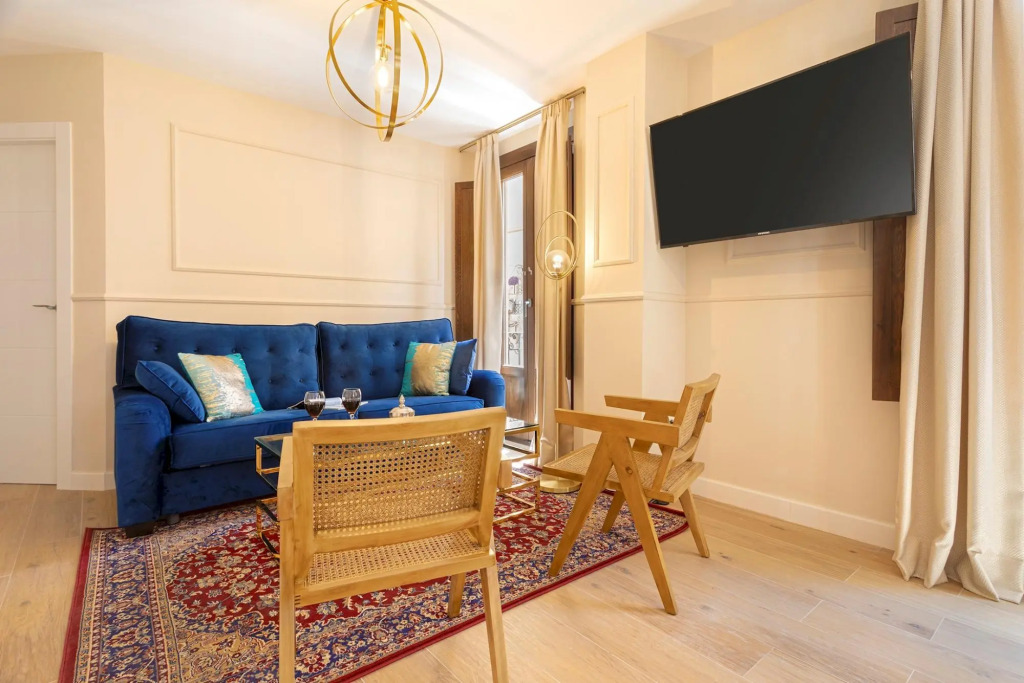 Beautiful 1 bd apartment in the heart of Granada. Mesones II
