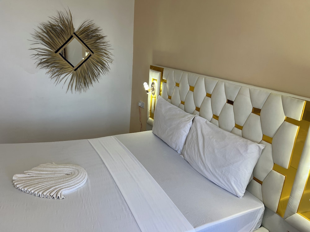 Zanzi beach hotel