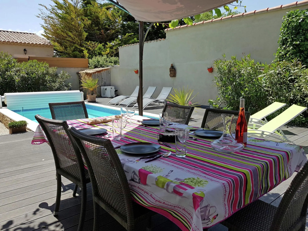 Beautiful Villa in the Vineyard Village of Tavel with Pool
