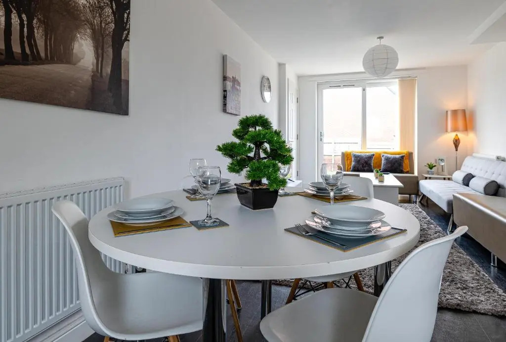 Stanley Sparkle Stays - 4BRooms, 4Beds, Prkg, Wifi