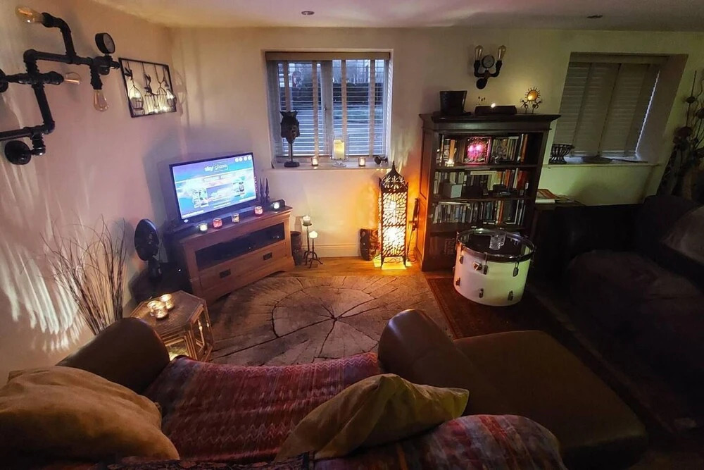 1 Bed Flat - Sleeps 4 - Garden - Parking - Wifi