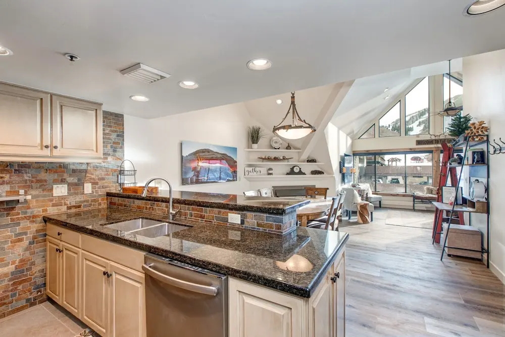 Slope-side 3br At Mt. Ge, Next To Chairlift 3 Bedroom Condo