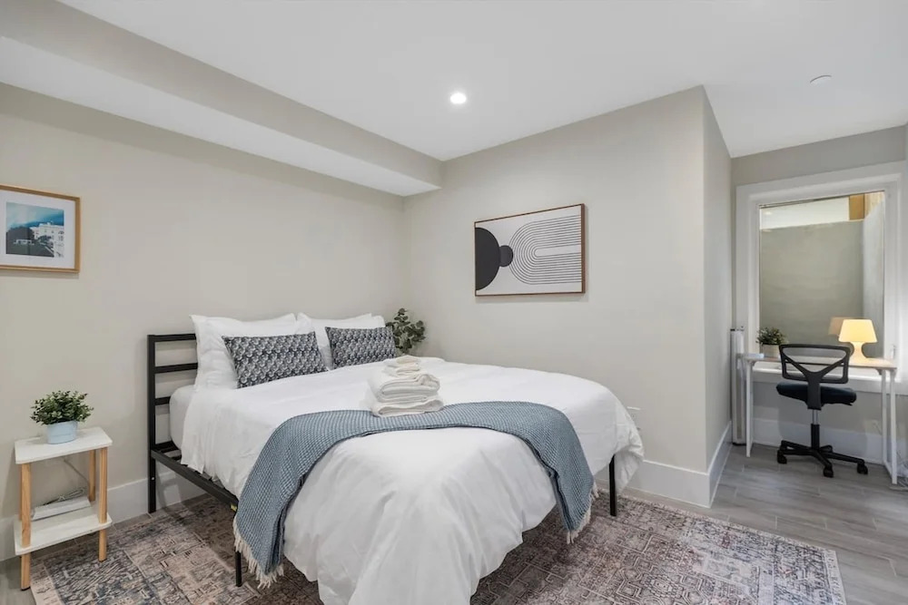 Central 2 br City Sanctuary Commuter friendly