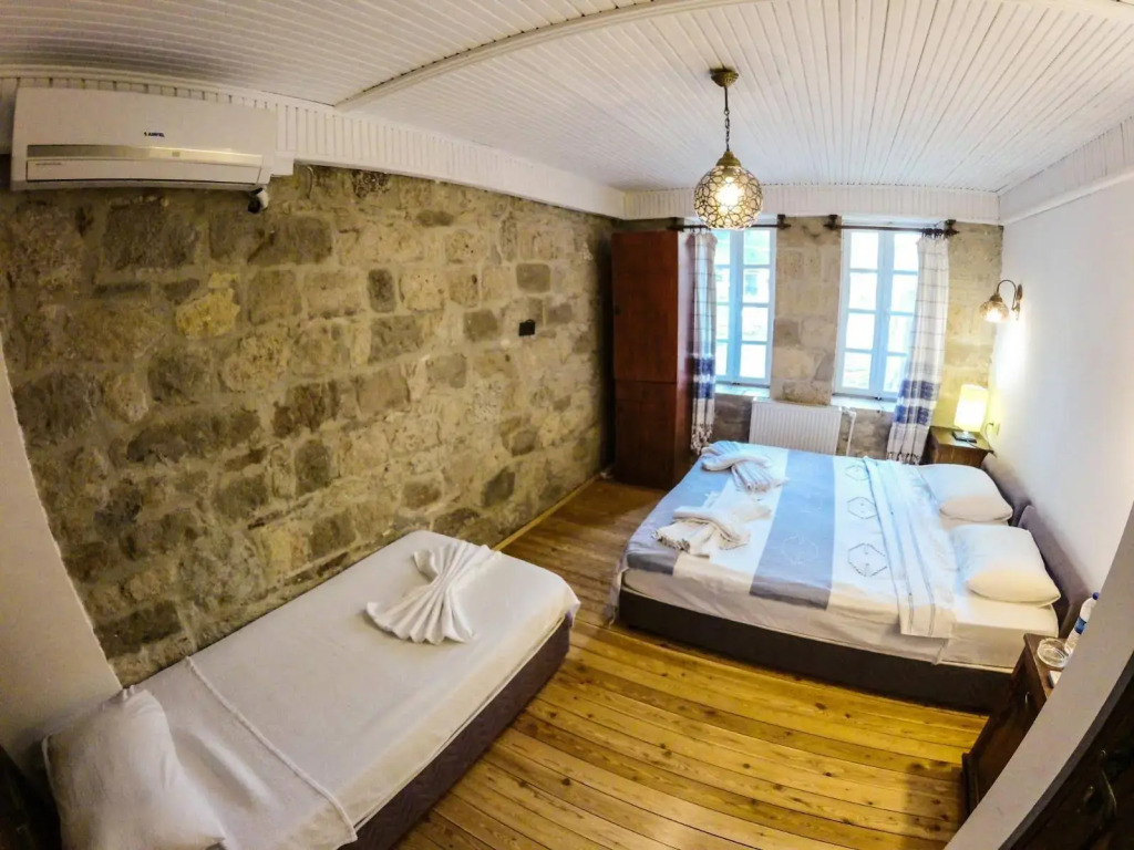 Zeushan Hotel