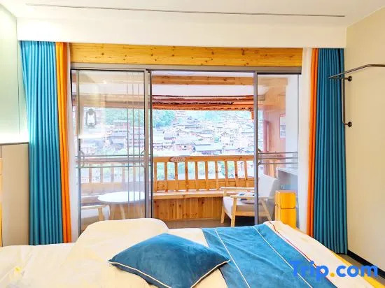 Xijiang Miao Village Homestay Vacation Apartment (Xijiang Qianhu Miao Village Viewing Platform)
