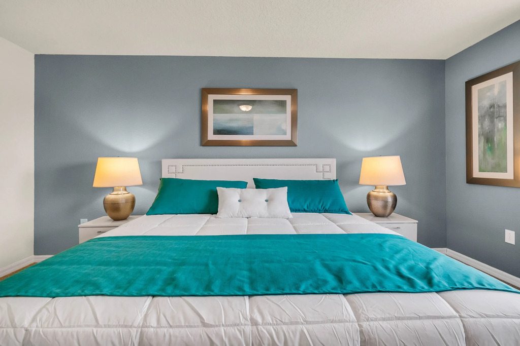 5 Bedrooms 4 Bathrooms Solterra 4643 Td