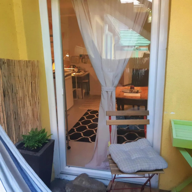 Fassbinder Klause mit Mini-Terrasse