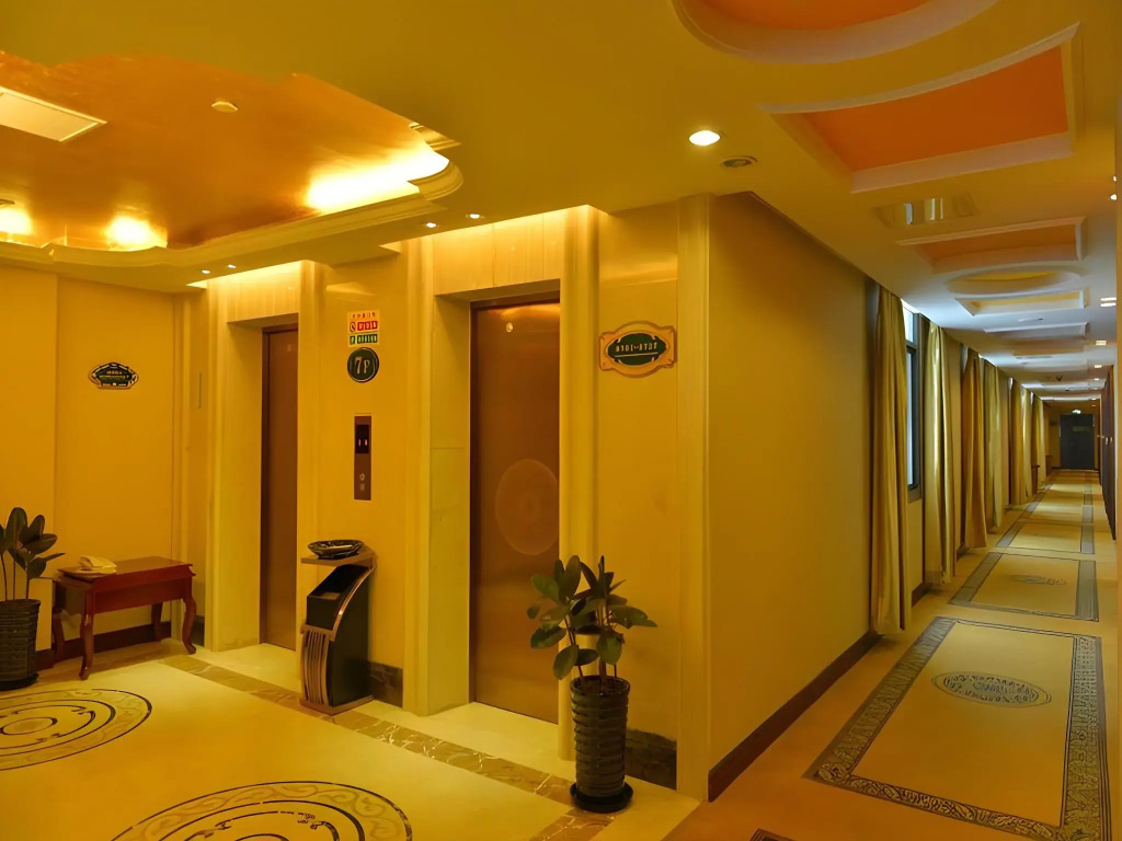 Vienna International Hotel Shanghai Disneyland Tour Shop