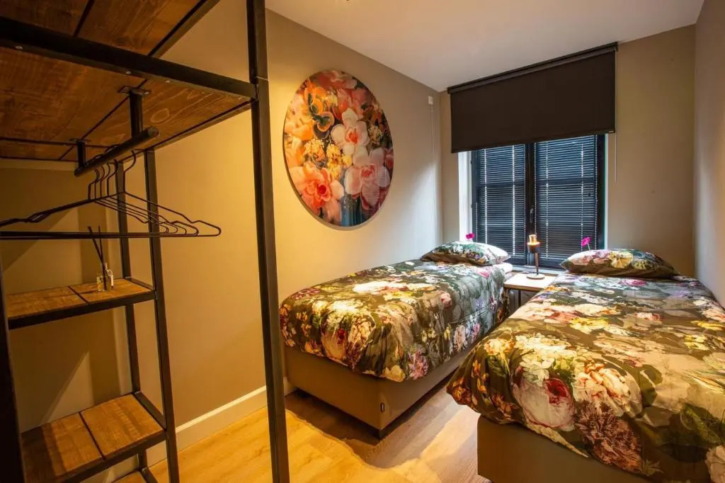 Suite 105