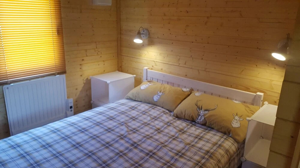 Immaculate 2-bed Log Cabin Near Portmahomack &tain
