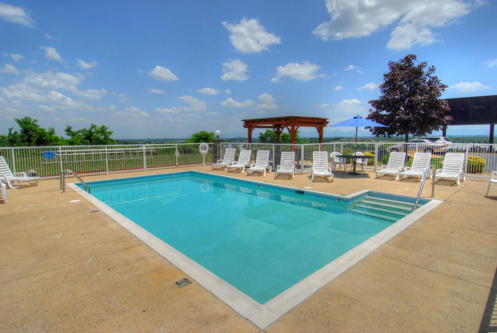Clarion Pointe Staunton East