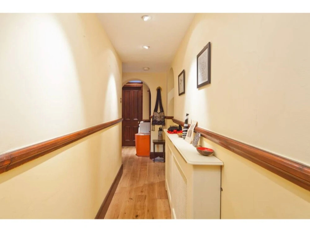 Stylish 2BR Flat Central Oxford With Parking