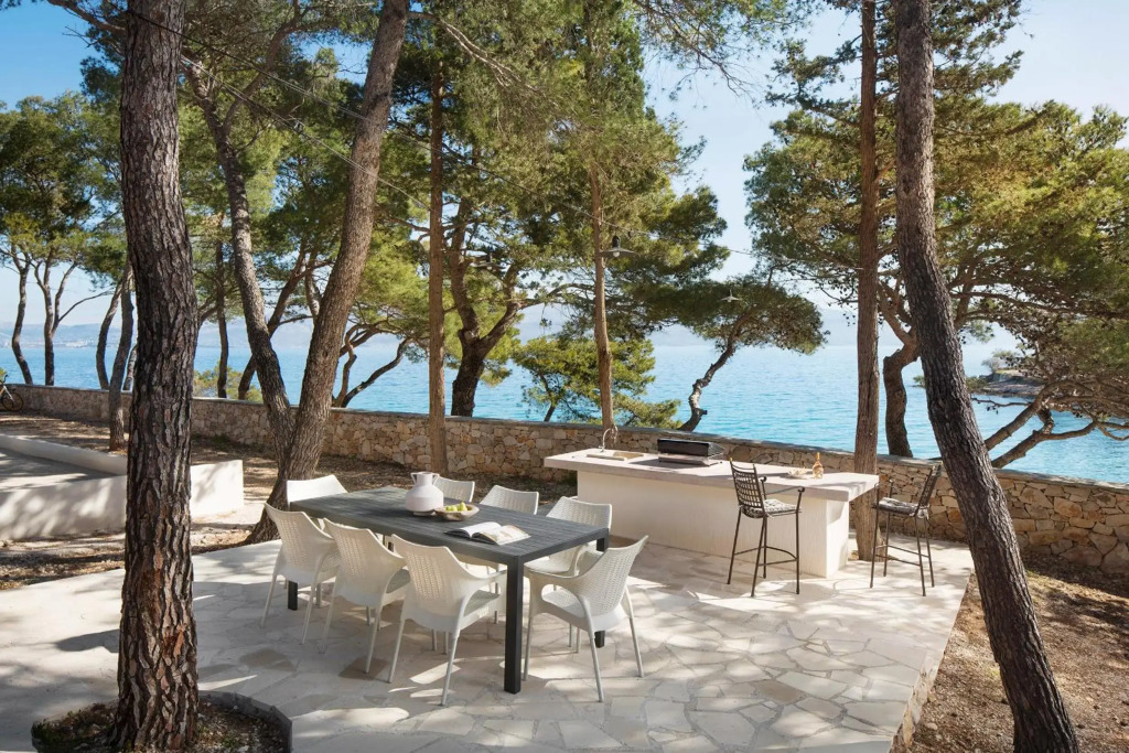 Vale Residence - exclusive & private property by the sea