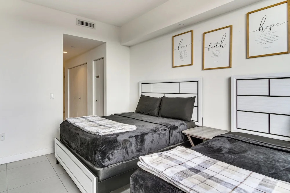 Steps to Dtwn Doral Park: Modern Group Retreat