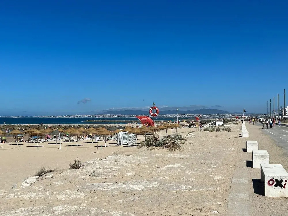 Near Beach - Family - Sleeps 4 - Wifi - Parking