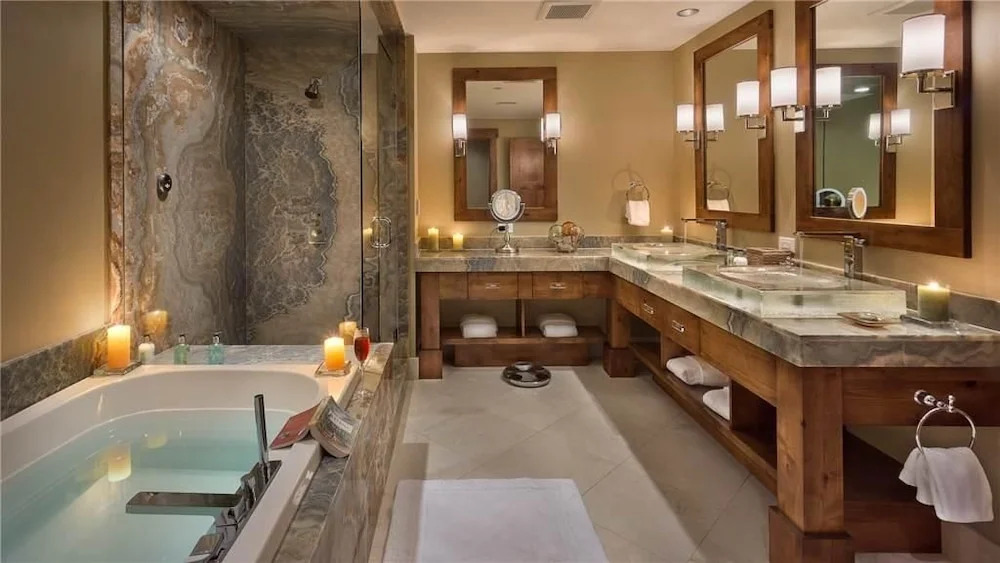Flat Tops Peak Penthouse 701 4 BedroomCondo By Moving Mountains
