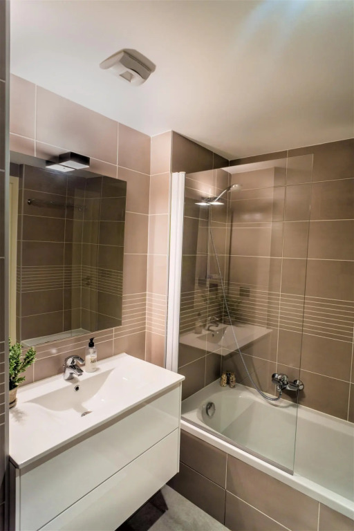 Modern 1 Bed Apartment in Prestigous Area of Cannes a Short Walk to the Croisette and the Palais - 1903