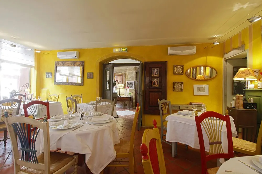 Hostellerie et la parenthese uzes