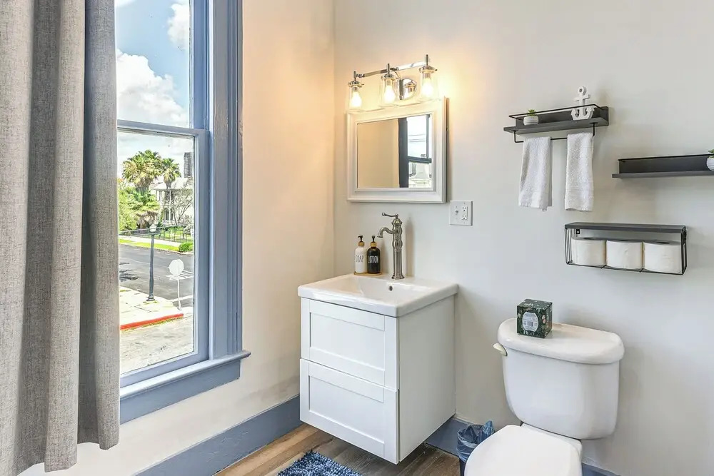 1 Mi to Beach: Historic Retreat in Galveston