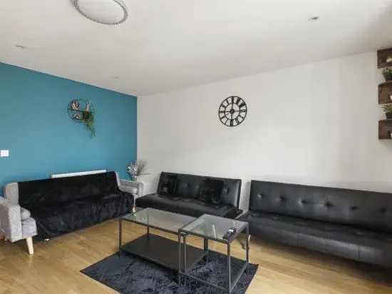 Reading Centre serviced accommodation-Corporate Business Families-Parking