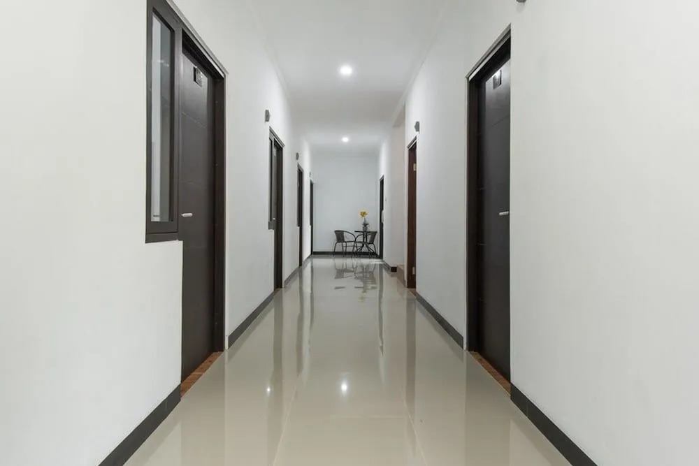 RedDoorz Plus near Trans Studio Cibubur 2