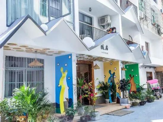 Warm House Artistic Hot Spring Hostel