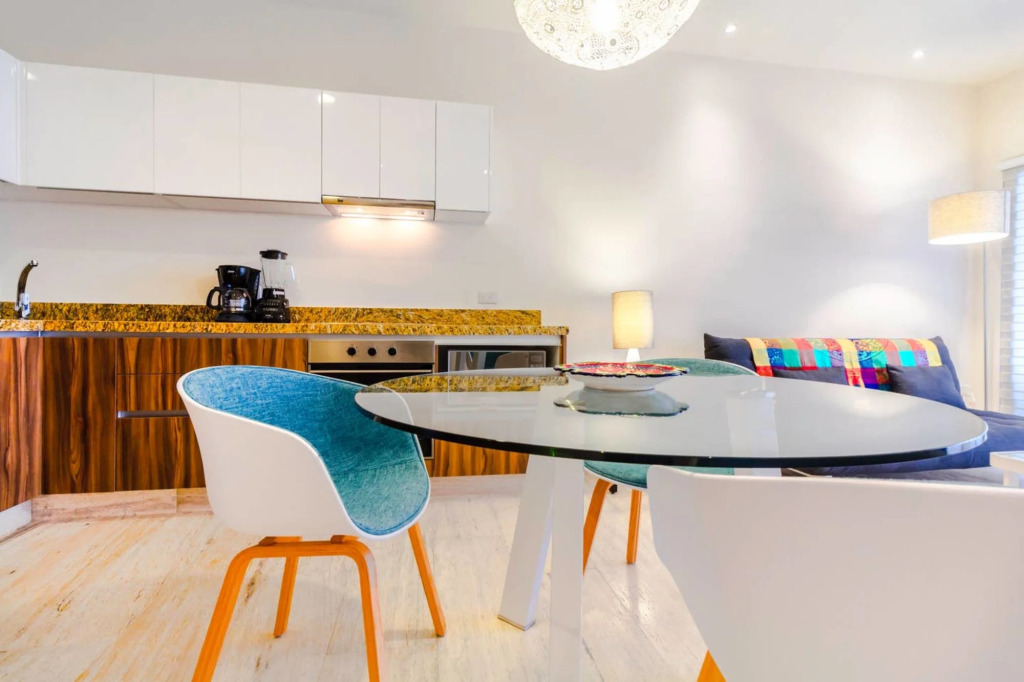 NEW 1 BR, gym, pool in fantastic location in Playa