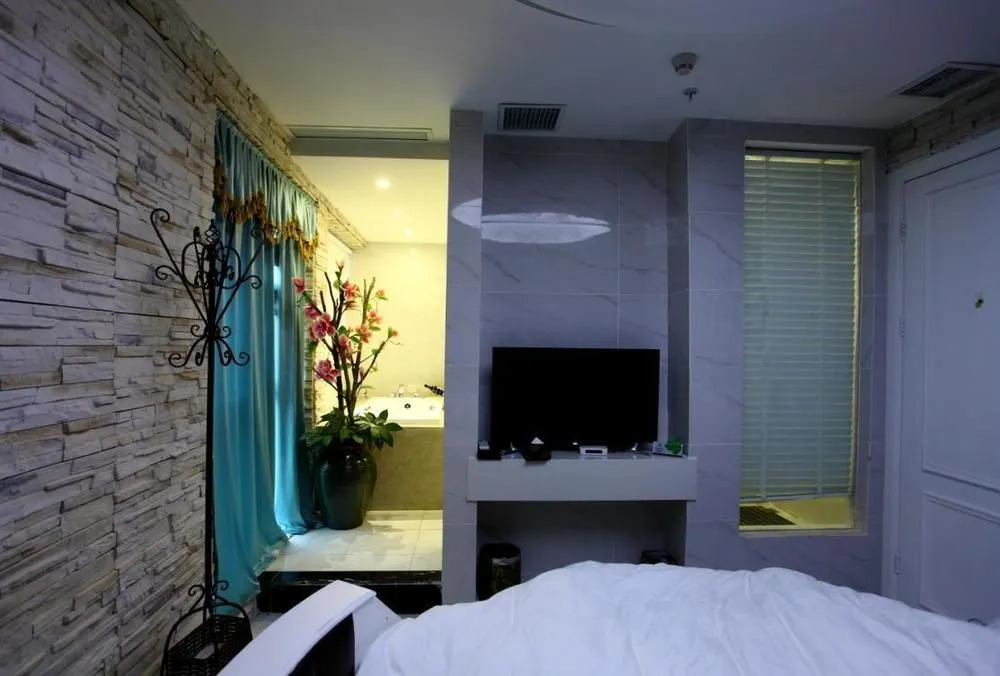 Wuhan U and I Theme Hotel