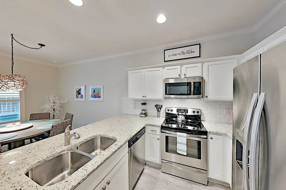 Brand-new Townhome W/ Pool - Steps To The Beach 4 Bedroom Condo