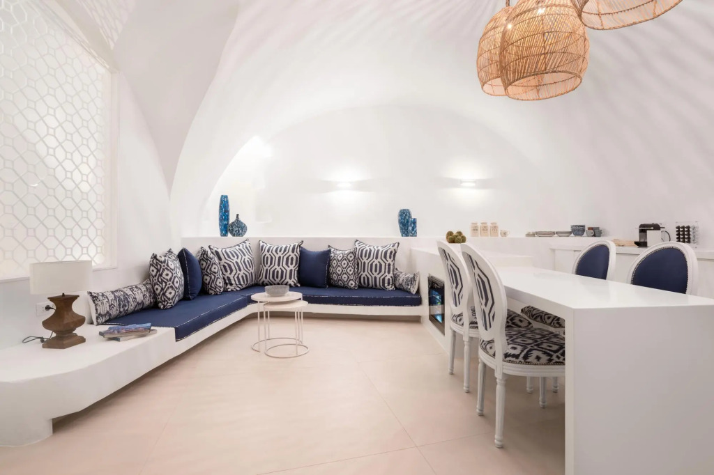 Luxury Villa in Santorini!