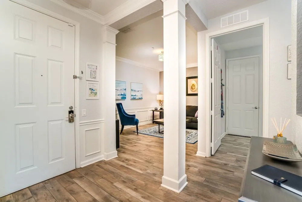 La Vista Lakeview Deluxe 3 Bedroom Condo by RedAwning