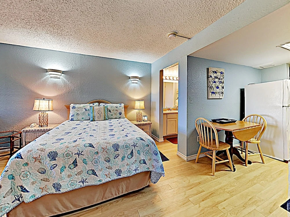 121 Sea Breeze Smooth Sailing - One Bedroom Condo