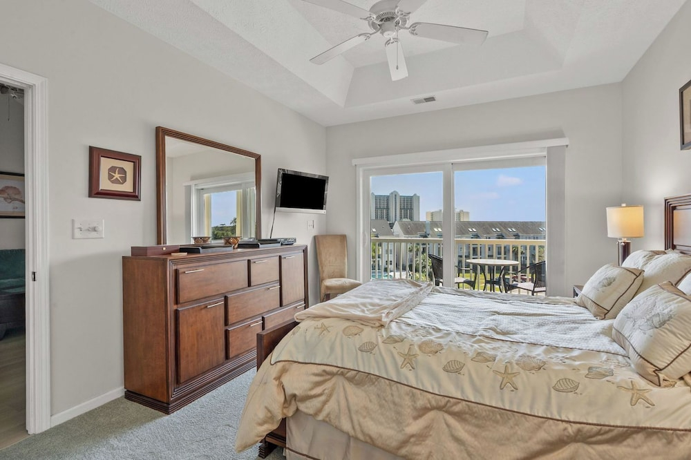 Ocean Keyes Lakeview Condo 2 Blocks From Beach