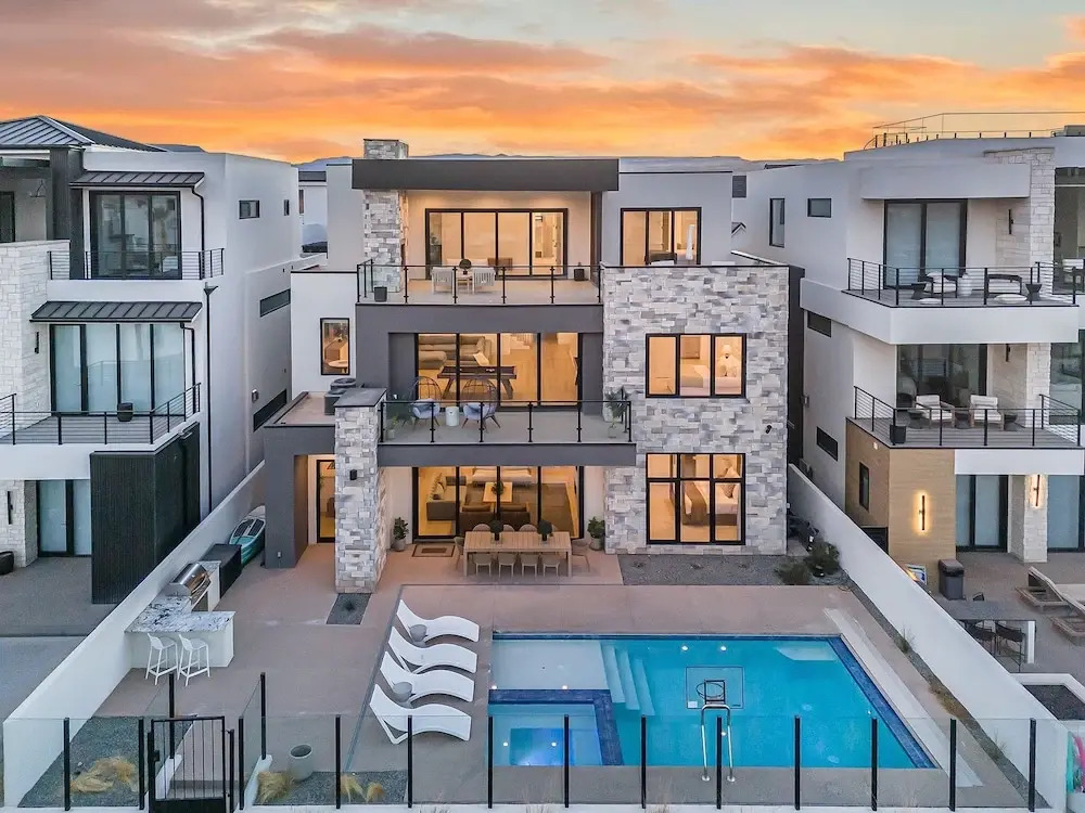 Sunny Days 7 Bedroom Home