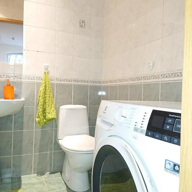 Bright and cozy city center 1 br ap, Free parking!