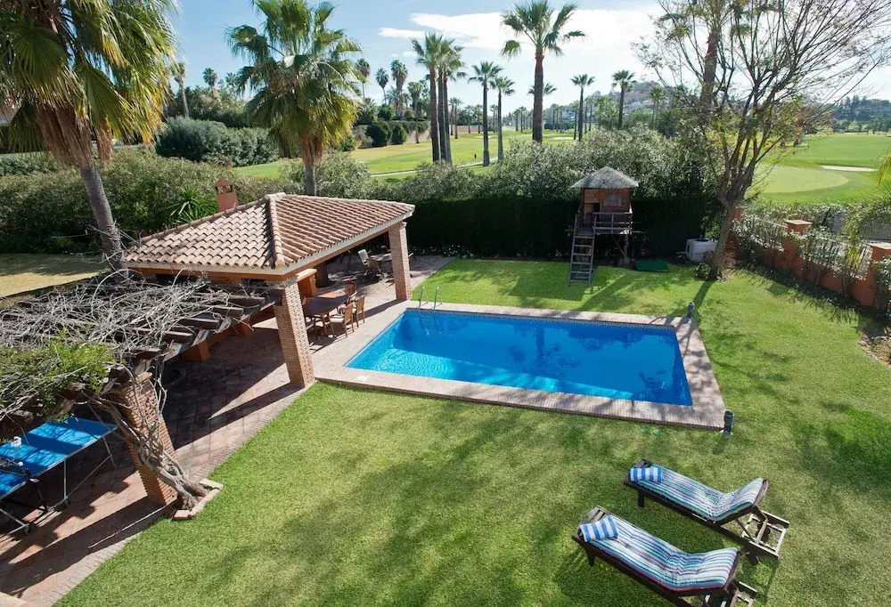 Holiday villa with 5 bedrooms, private pool, Nueva Andalucia, Marbella