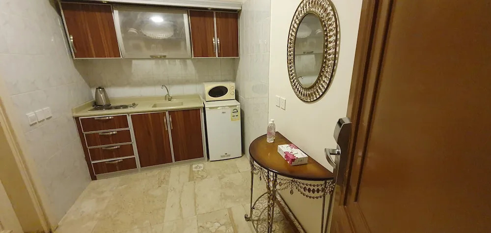 Saryet Al Hamra Hotel Apartments