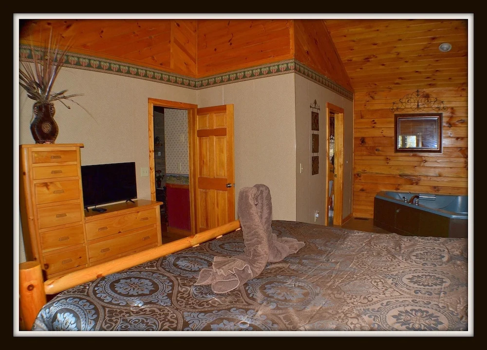 Almost Paradise - 1 Br cabin by RedAwning