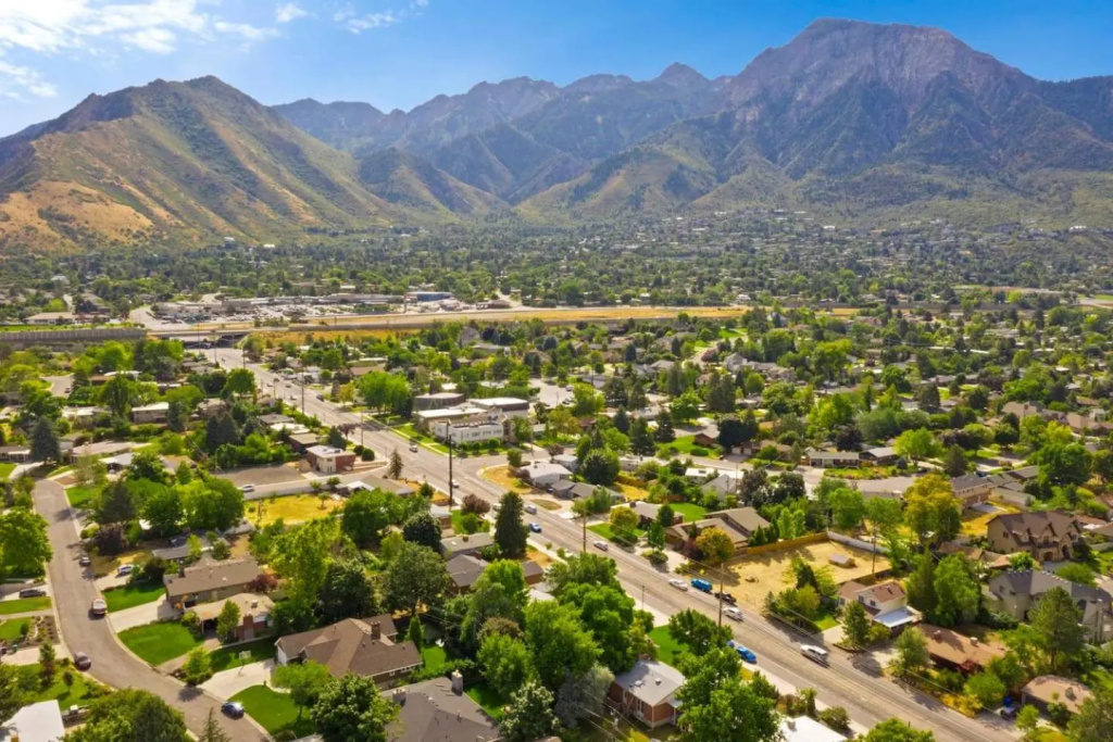 5 Bedroom Perfect Location to see the City and Ski Resorts