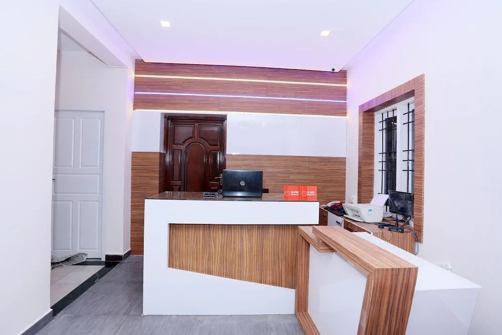OYO 40141 Ascot Hotel