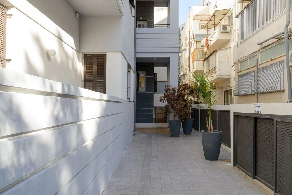 Spacious Modern Apt 1 Step To Beach